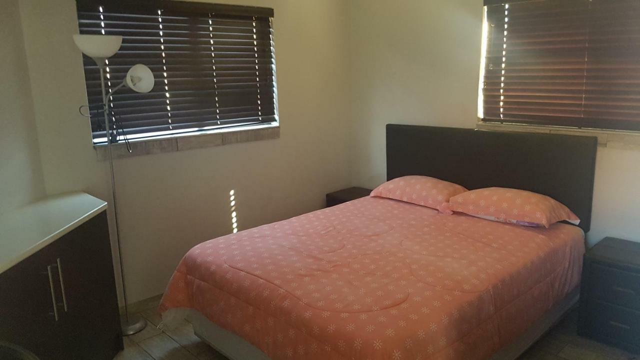 Sunflower Guesthouse & Spa Vanderbijlpark Kültér fotó