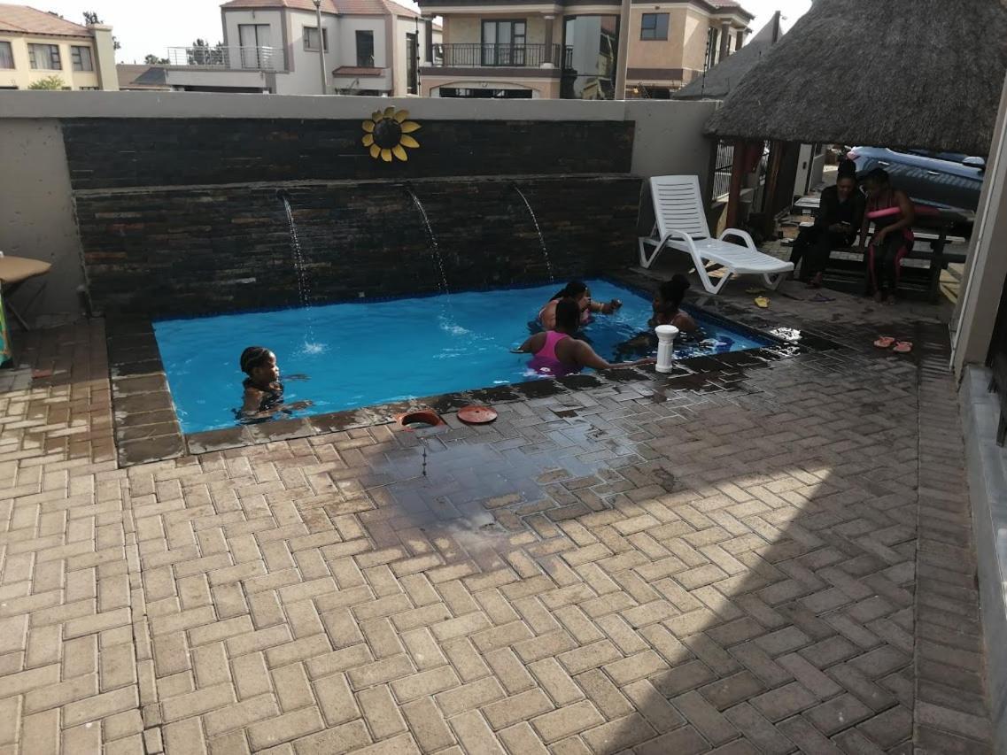 Sunflower Guesthouse & Spa Vanderbijlpark Kültér fotó